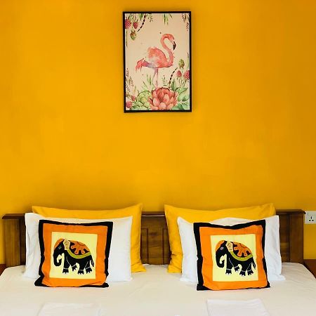Sam'S Guest House Unawatuna Bagian luar foto