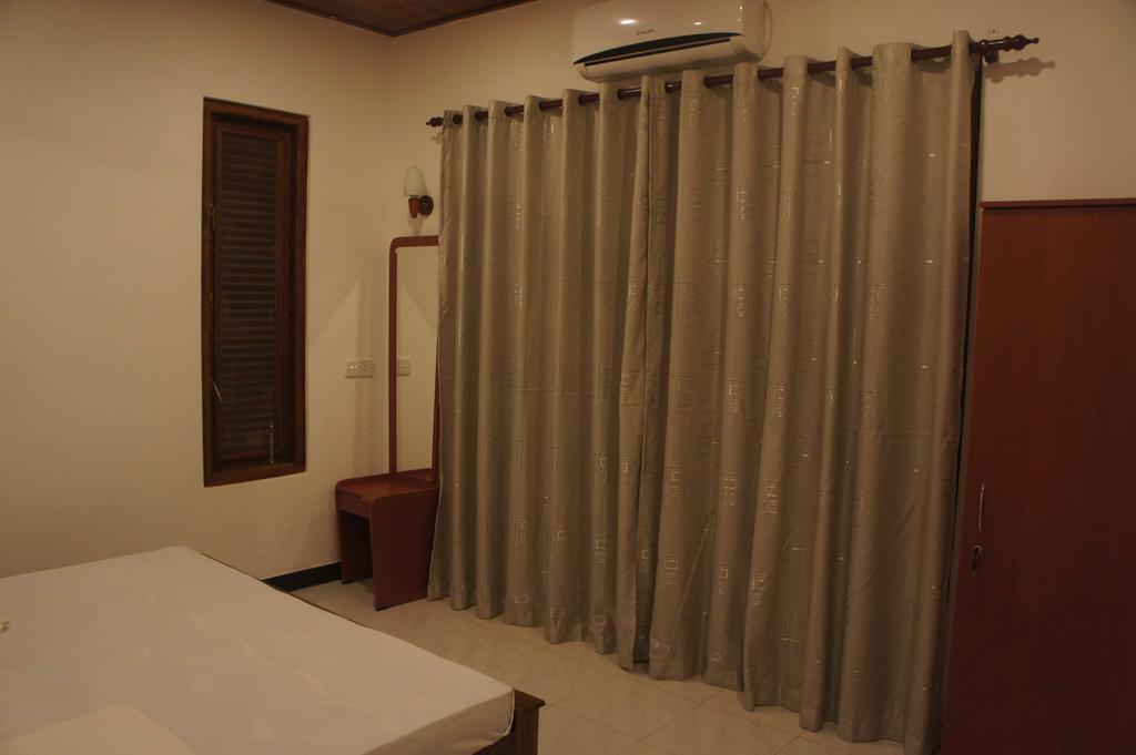 Sam'S Guest House Unawatuna Ruang foto