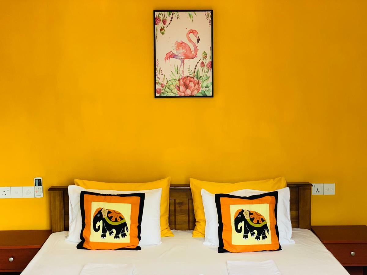 Sam'S Guest House Unawatuna Bagian luar foto