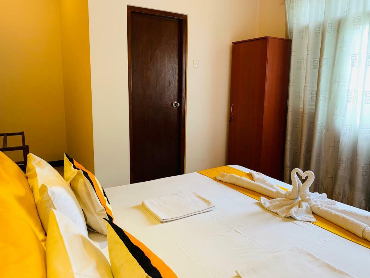 Sam'S Guest House Unawatuna Bagian luar foto