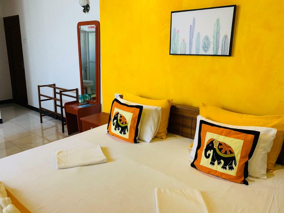 Sam'S Guest House Unawatuna Bagian luar foto