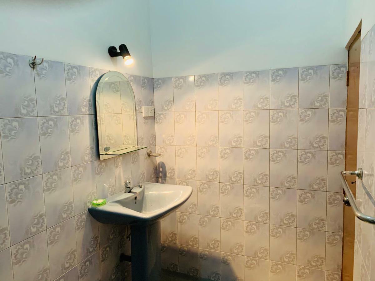 Sam'S Guest House Unawatuna Bagian luar foto
