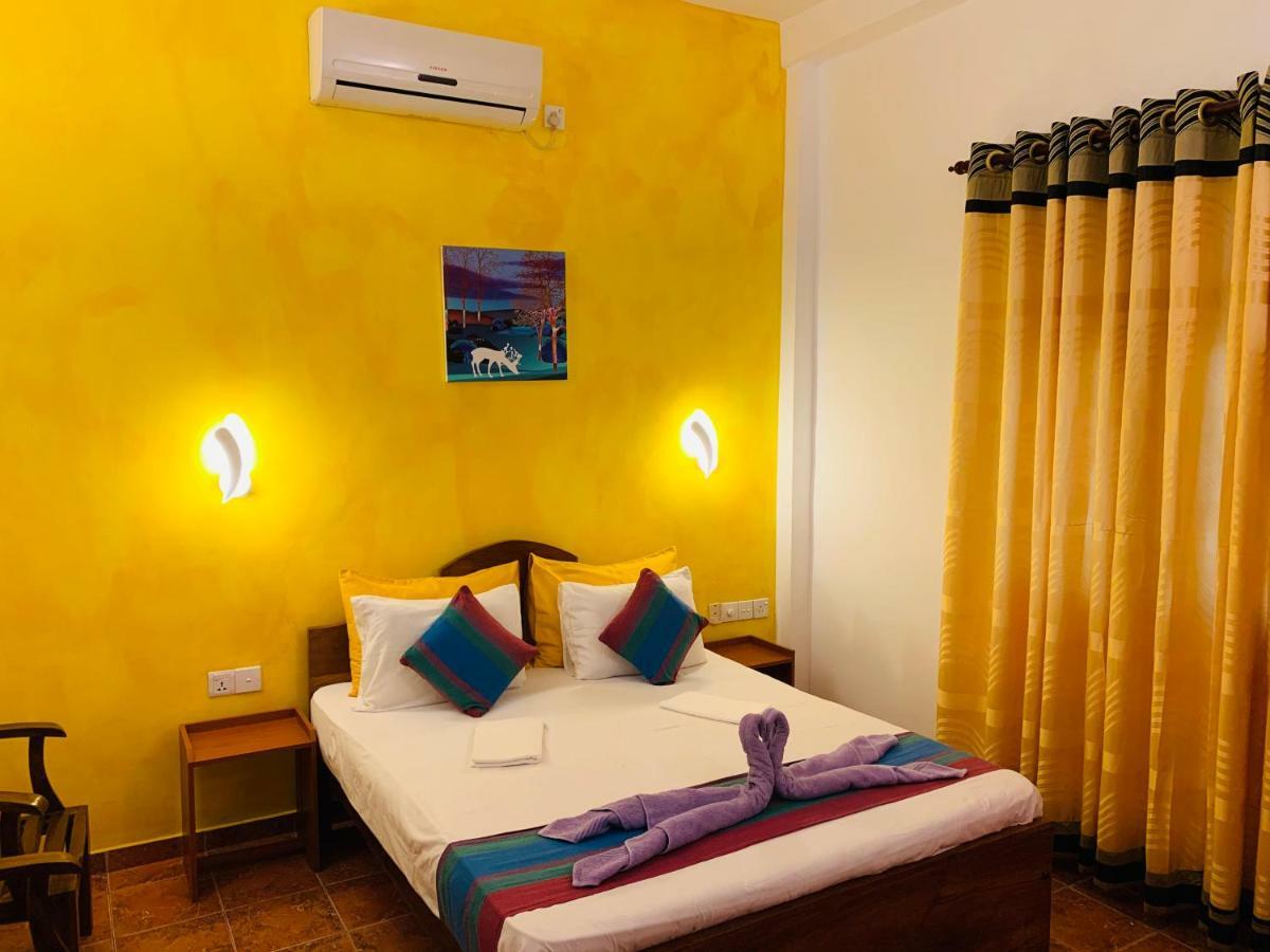 Sam'S Guest House Unawatuna Bagian luar foto