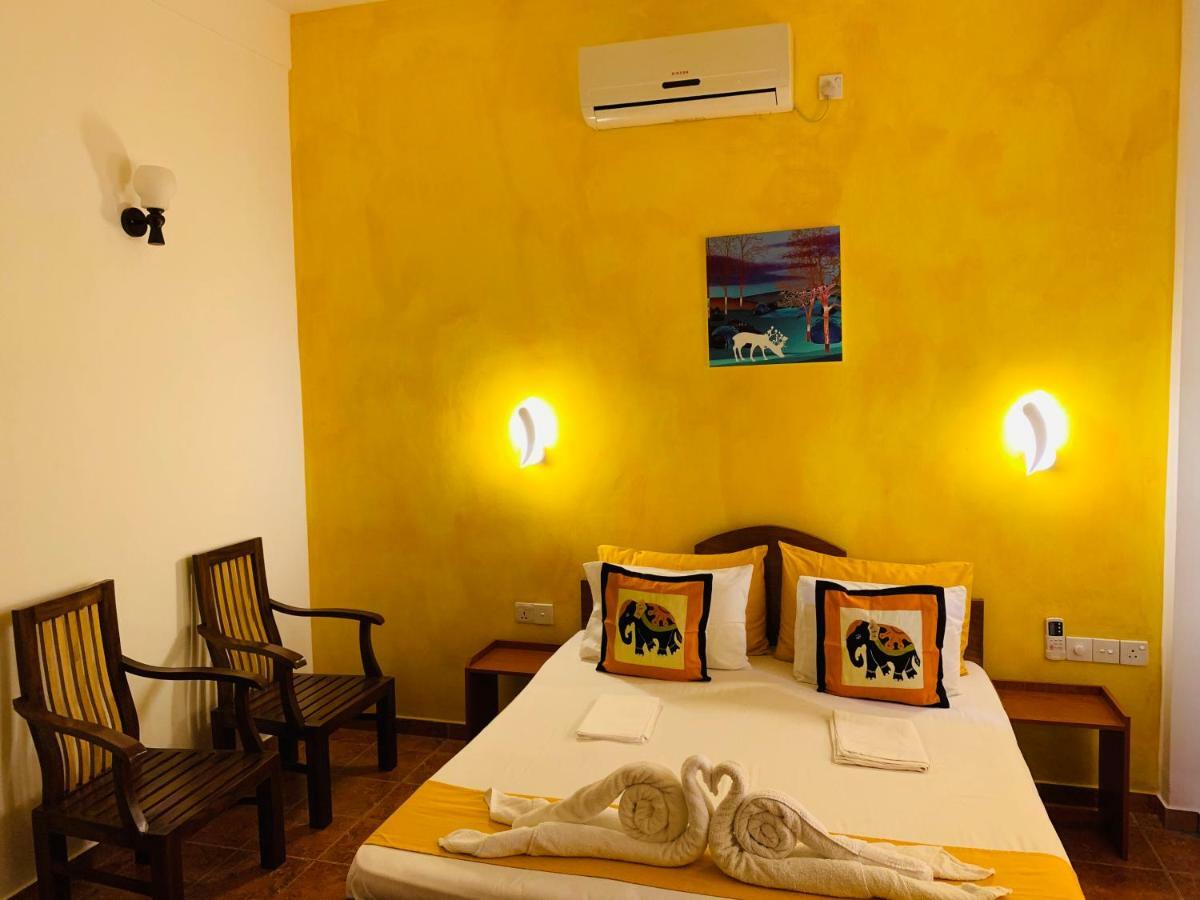 Sam'S Guest House Unawatuna Bagian luar foto