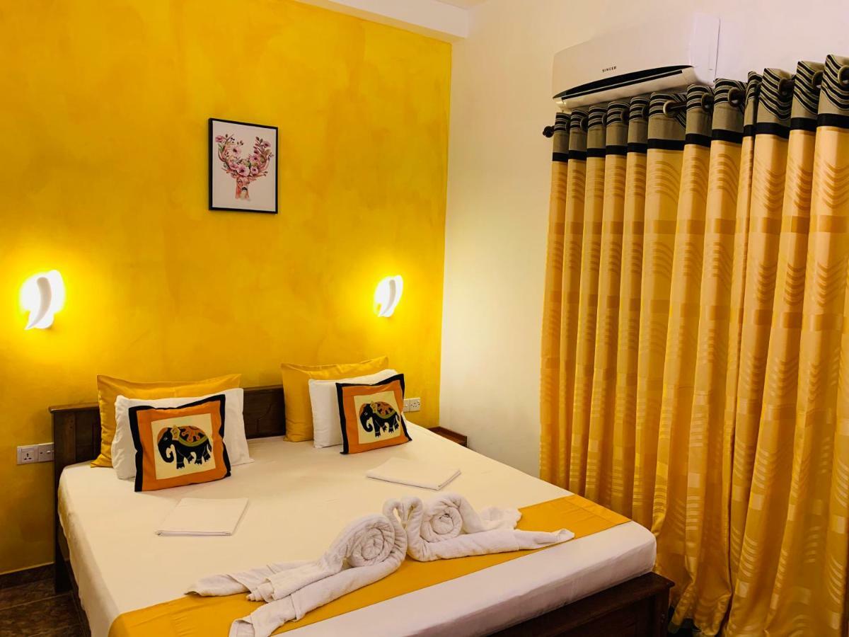 Sam'S Guest House Unawatuna Bagian luar foto