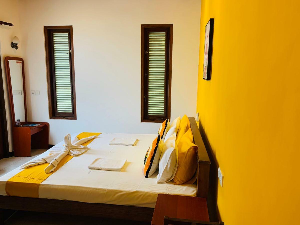 Sam'S Guest House Unawatuna Bagian luar foto