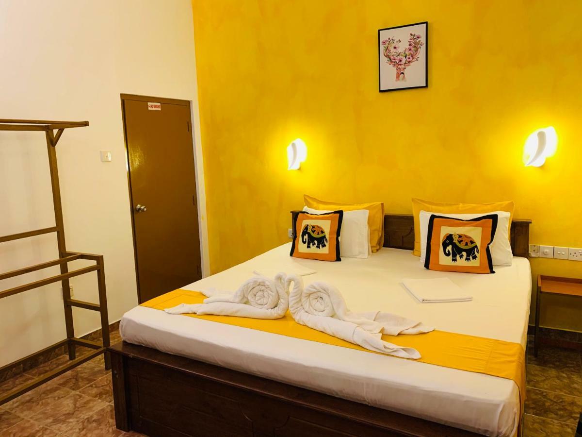 Sam'S Guest House Unawatuna Bagian luar foto