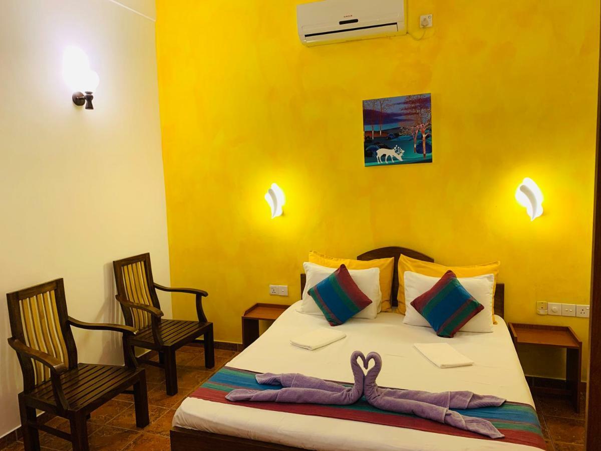 Sam'S Guest House Unawatuna Bagian luar foto