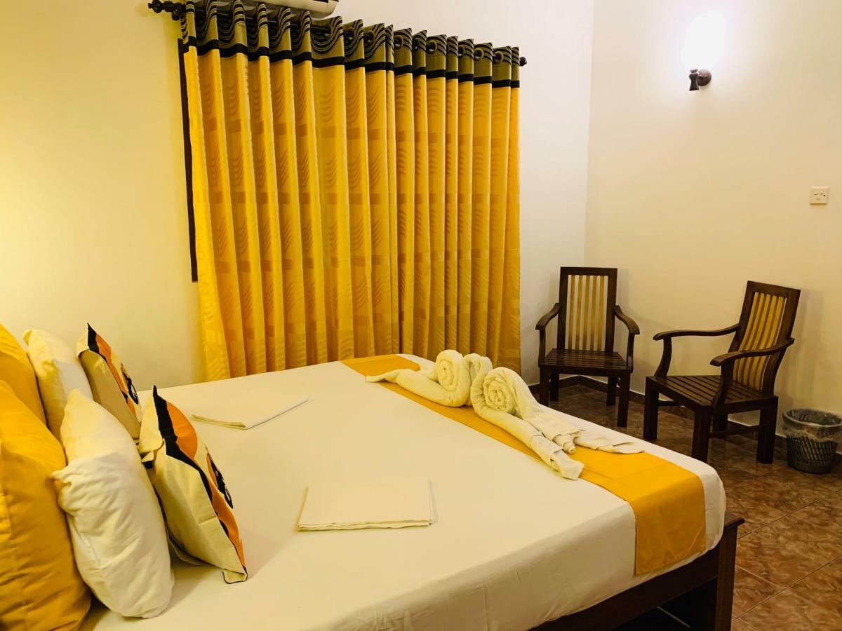Sam'S Guest House Unawatuna Bagian luar foto