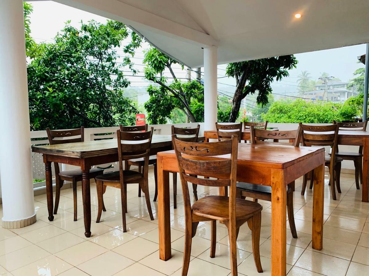 Sam'S Guest House Unawatuna Bagian luar foto